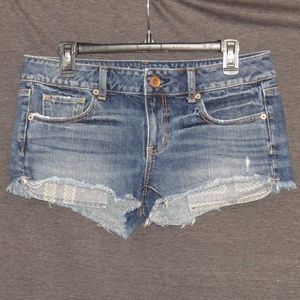 Denim shorts with peekaboo pockets